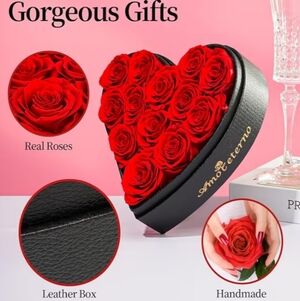 Amoueterno Heart-Shaped 13 REAL Red Roses In Leather Box